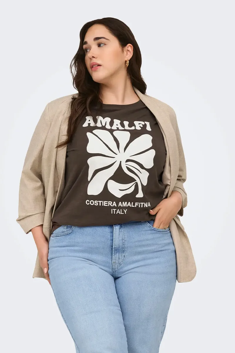 T-shirt με τύπωμα "Amalfi" σε σοκολά χρώμα plus size