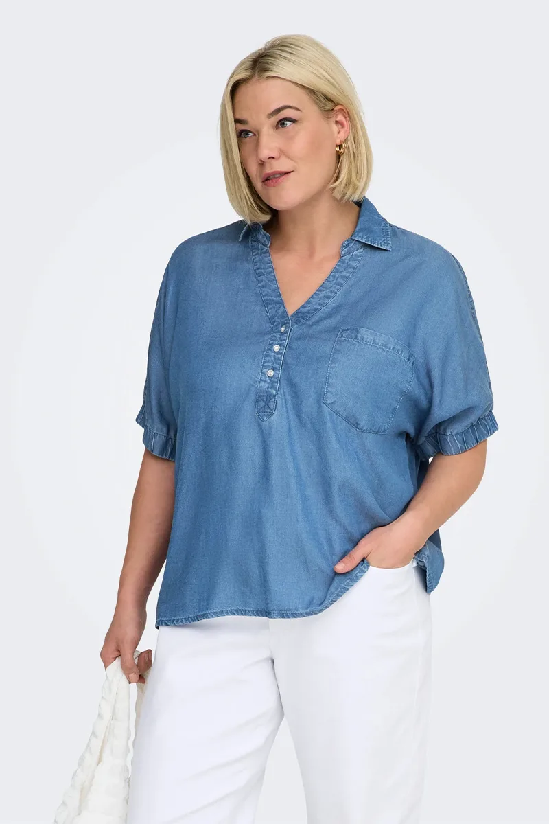 Μπλούζα tencel με τσέπη σε denim light blue χρώμα plus size