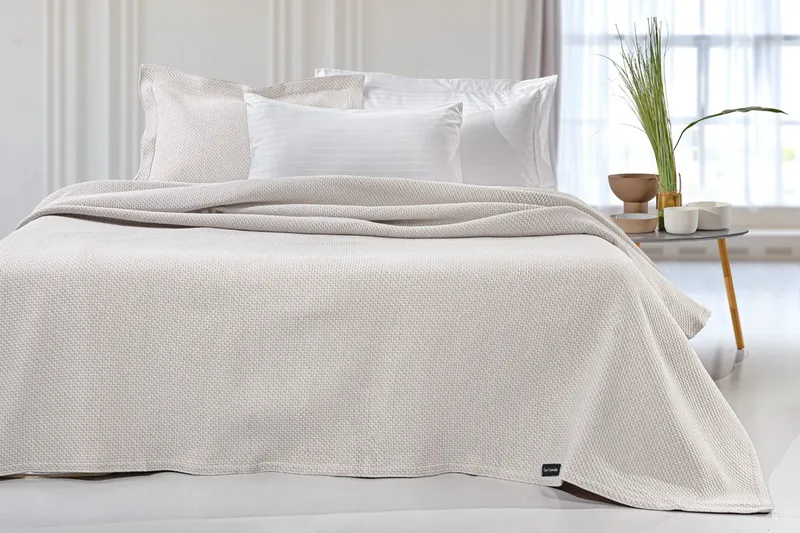 Κουβέρτα Υπέρδιπλη Guy Laroche Slalom Ivory 245x260