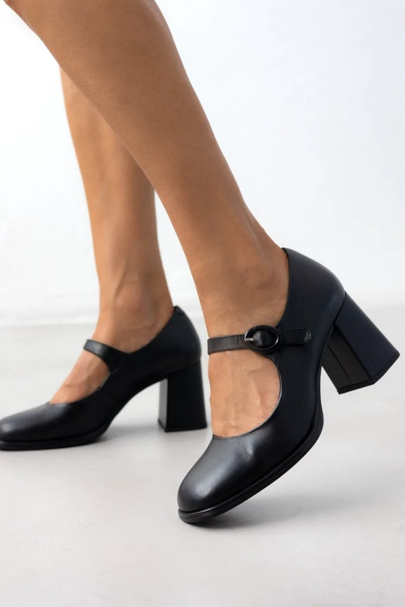 RAGAZZA Leather Mary Jane Pumps - 074 (ματ) - Black