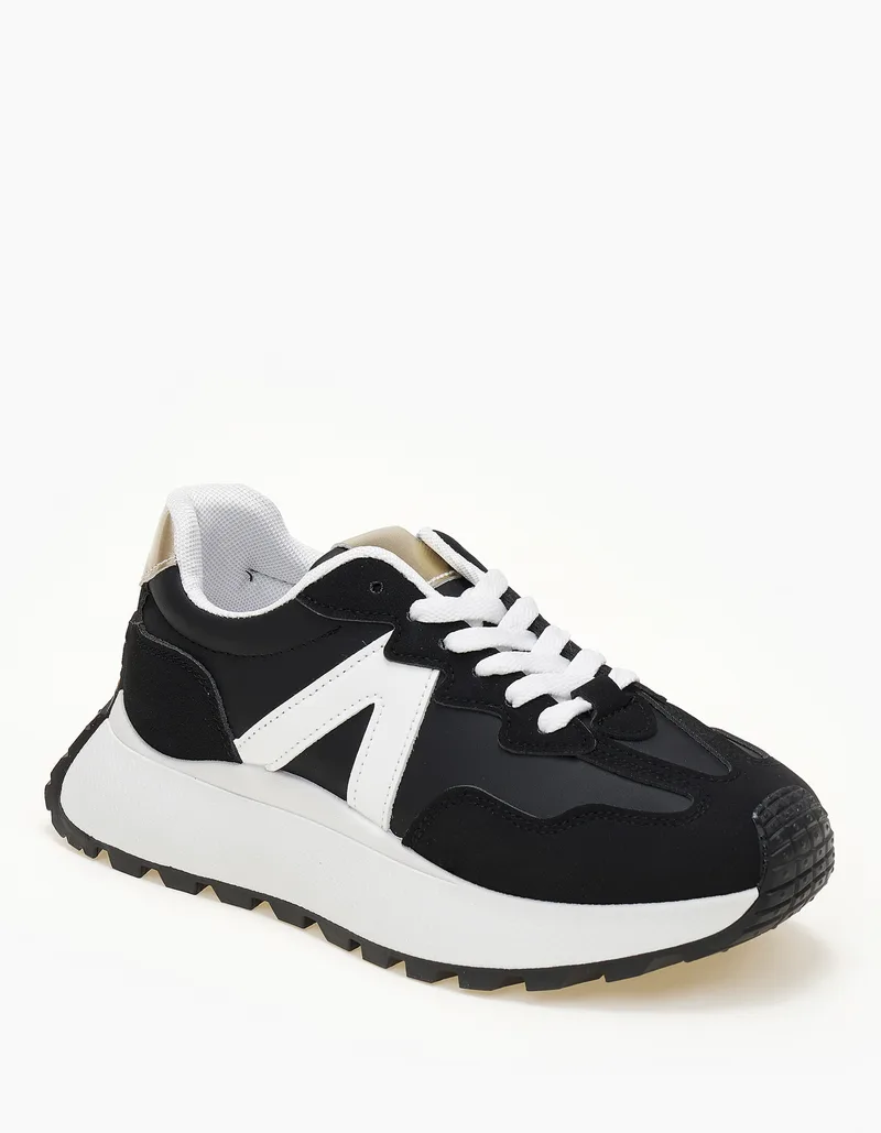 Sneaker με διχρωμία και chuncky σόλα - Μαύρο