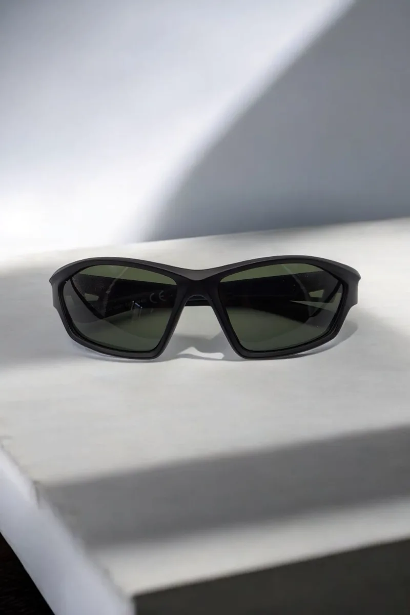 ΓΥΑΛΙΑ ΗΛΙΟΥ POLARIZED SPORT STYLE ΜΑΥΡΟ ΜΑΤ ΜΕ ΠΡΑΣΙΝΟ ΦΑΚΟ