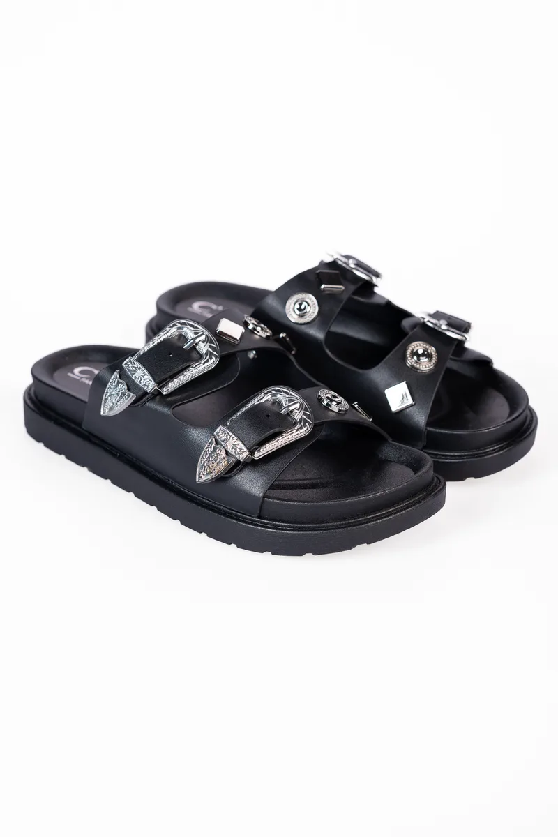 Σανδάλια flatform με αγκράφες και μεταλλικά στοχεία - Μαύρο