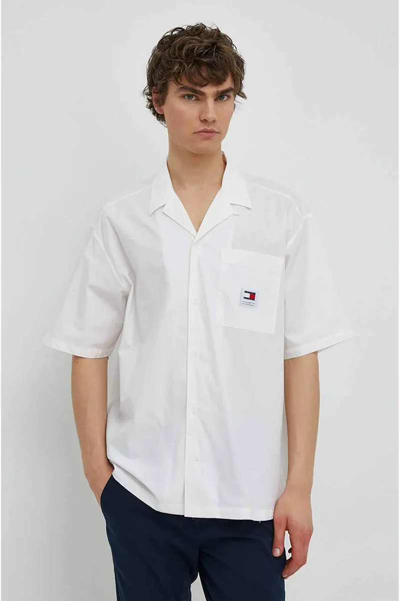 Tommy Jeans ανδρικό κοντομάνικο πουκάμισο με graphic logo στο πίσω μέρος Relaxed Fit - DM0DM19139 Λευκό