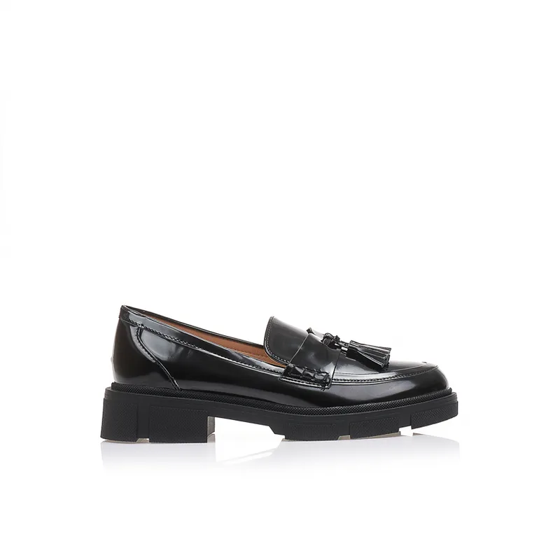 Oxfords μαύρα λουστρίνι με διακοσμητικό σχέδιο απο κρόσια ΜΑΥΡΟ