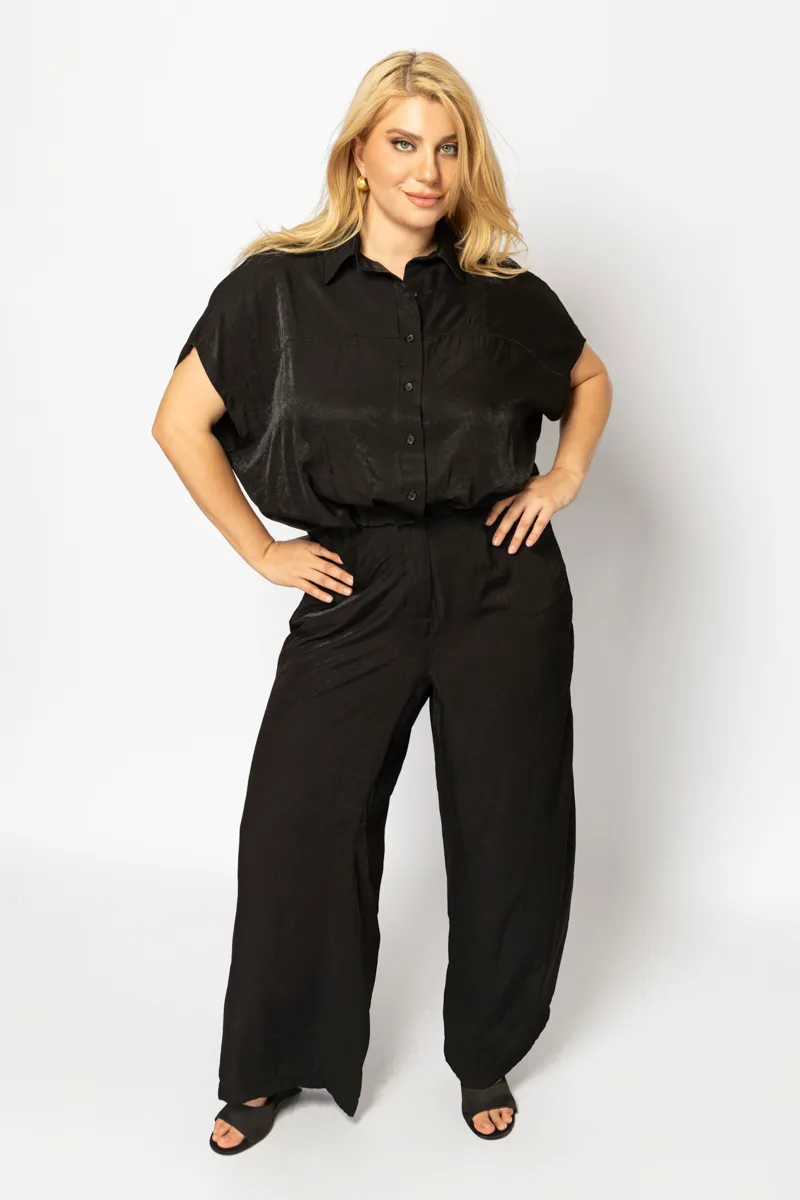 Πουκάμισο με σούρα τελείωμα σε χρώμα μαύρο plus size