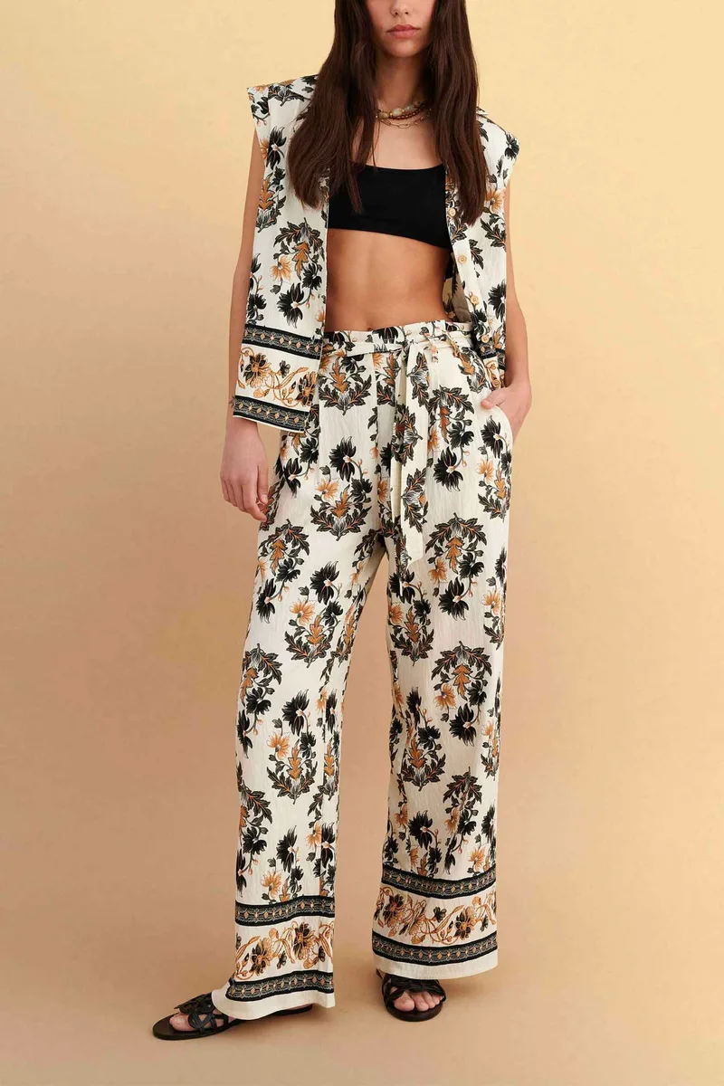 Attrattivo γυναικεία παντελόνα με floral print - 9923140 Εκρού
