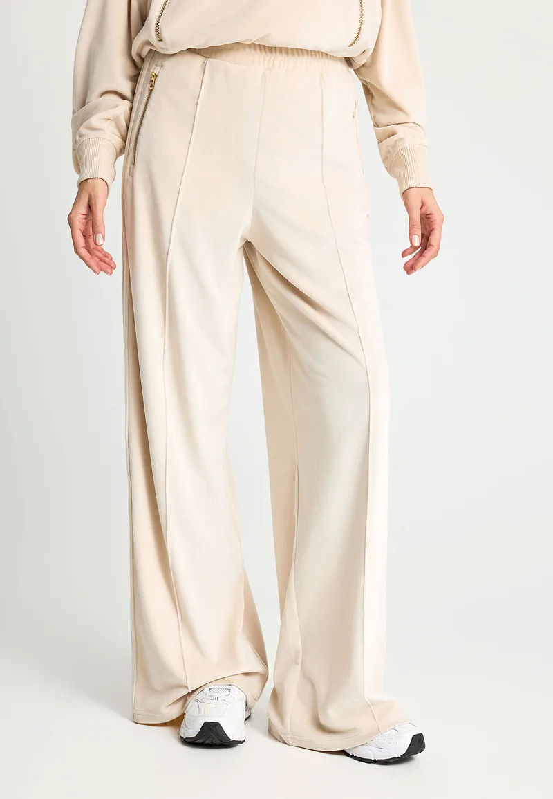 Wide leg παντελόνι σε βελουτέ ύφασμα