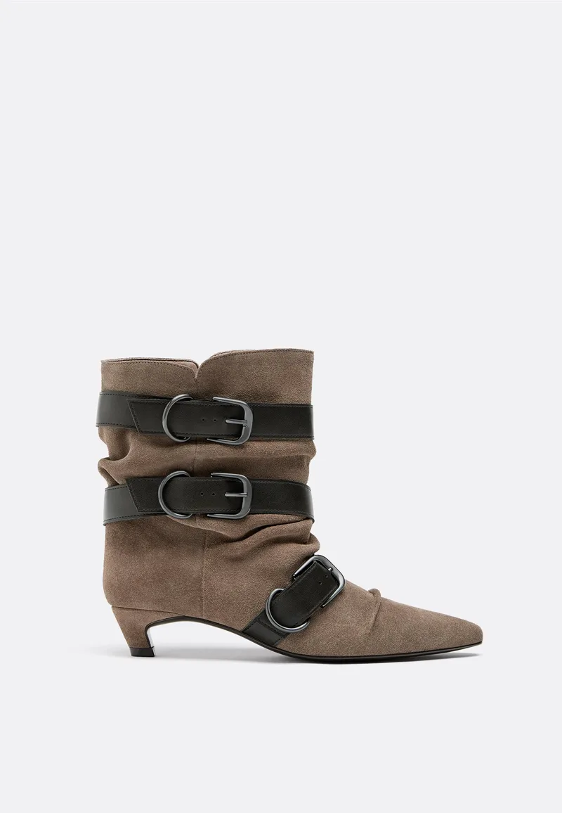 Stradivarius Δερμάτινα Μποτίνια Kitten Heel Με Ζώνη Μπεζ 40