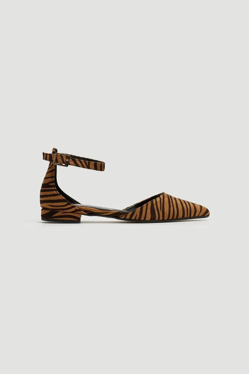 TFP Pointed Ballerinas Ankle Strap - 121 - Black/Beige