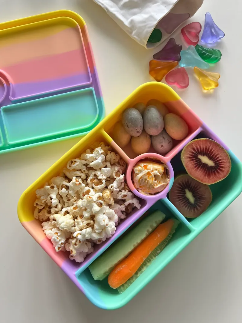 Φαγητοδοχείο σιλικόνης 5 Sections Rainbow Bites