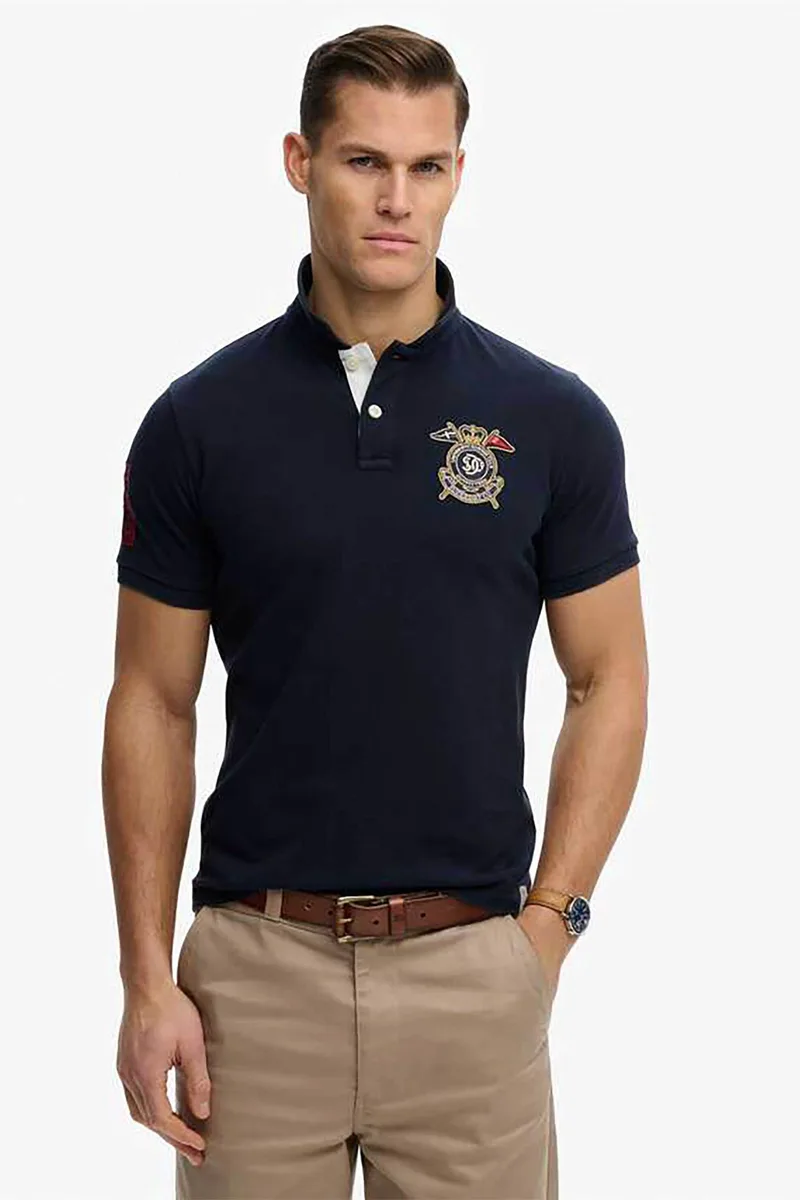 Superdry ανδρική μπλούζα πόλο με κεντημένο badge Relaxed Fit "Crest" - M1110466A Μπλε Σκούρο