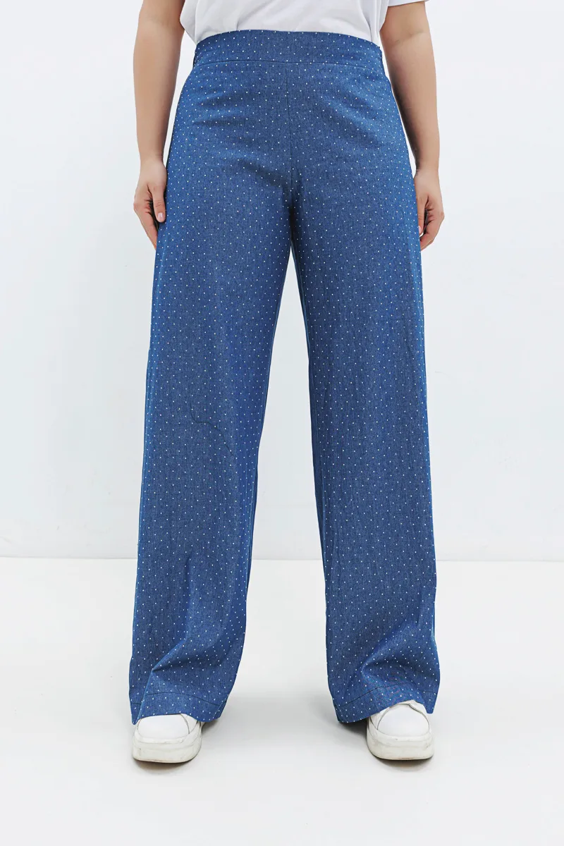 Παντελόνα με στρας μπροστά σε denim light blue χρώμα