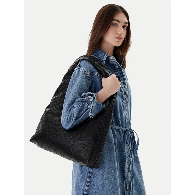 Τσάντα Calvin Klein Emblem Aop Puffer Lg Shoulder Ba LV04F3199G Μαύρο