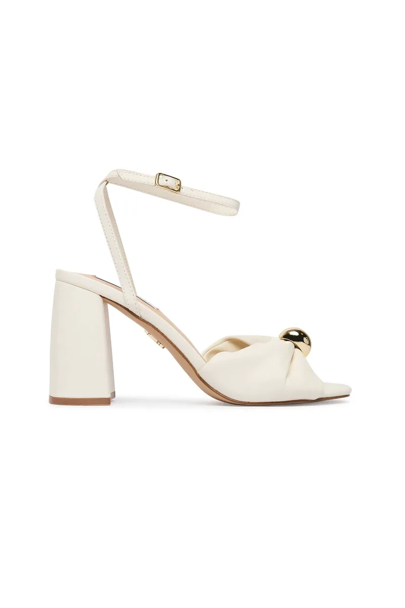 Steve Madden γυναικεία πέδιλα με τακούνι "Meladi" - 1100524203001 Εκρού