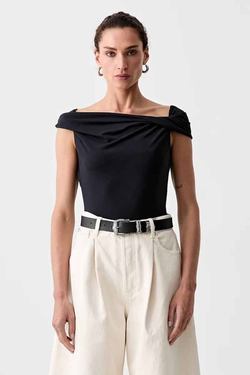 Levi's μπλούζα off shoulder γυναικεία με βισκόζη TORI TWISTED CLEAN
