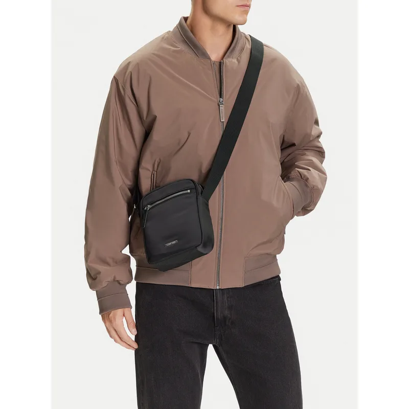 Τσαντάκι Calvin Klein Sleek Nylon Reporter LV04D3176G Μαύρο