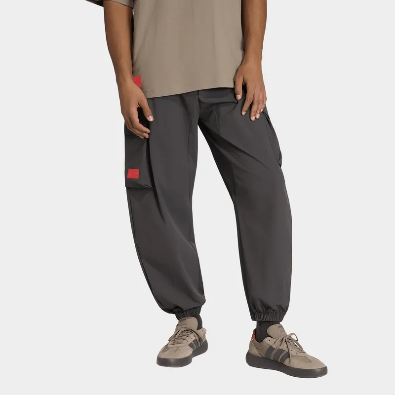 adidas M Audi Revolut F1 Team Elevated Woven (9000274440_93788)