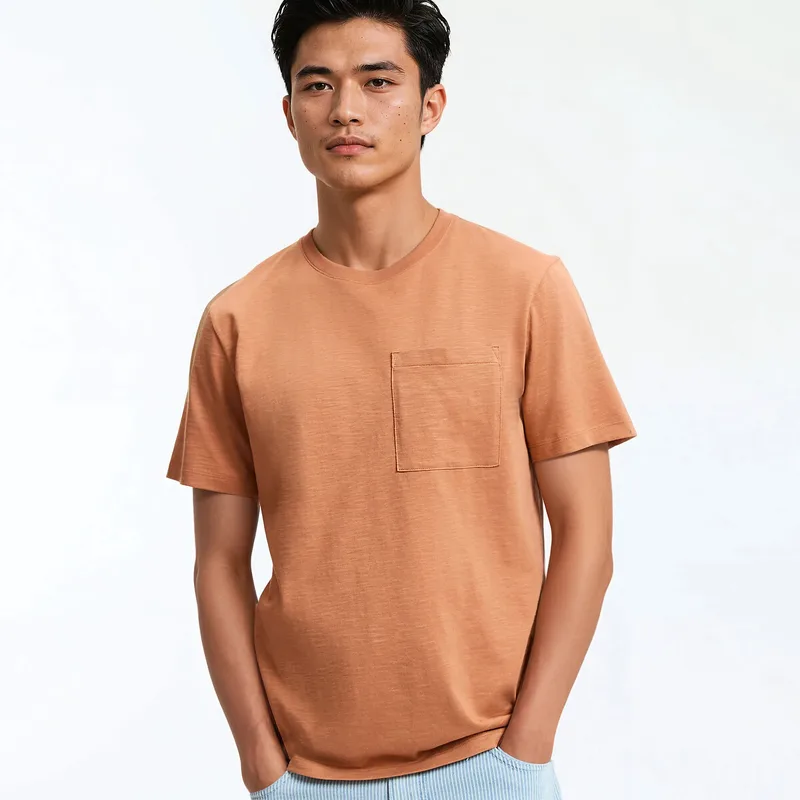 Βαμβακερό t-shirt με στρογγυλή λαιμόκοψη και κοντά μανίκια