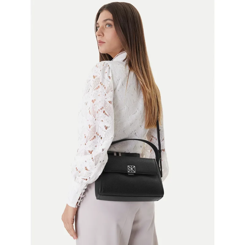 Τσάντα Calvin Klein Emblem Hw Pebble Shoulder Bag 25 LV04F3425G Μαύρο