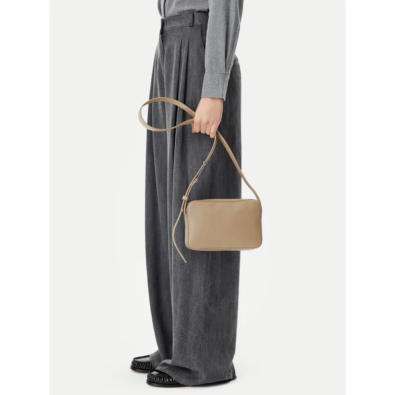 Τσάντα Calvin Klein Embossed Logo Camera Bag K60K612555 Καφέ