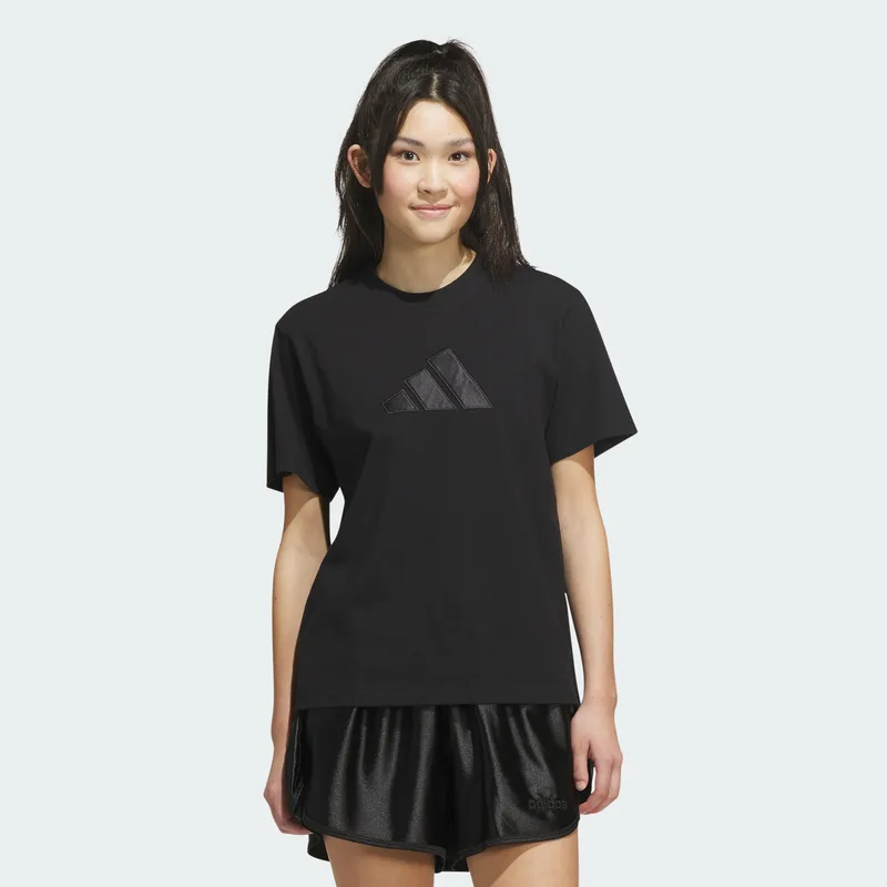 adidas sportswear W Satin-Filled Logo Graphic T-Shirt (9000280632_1469)
