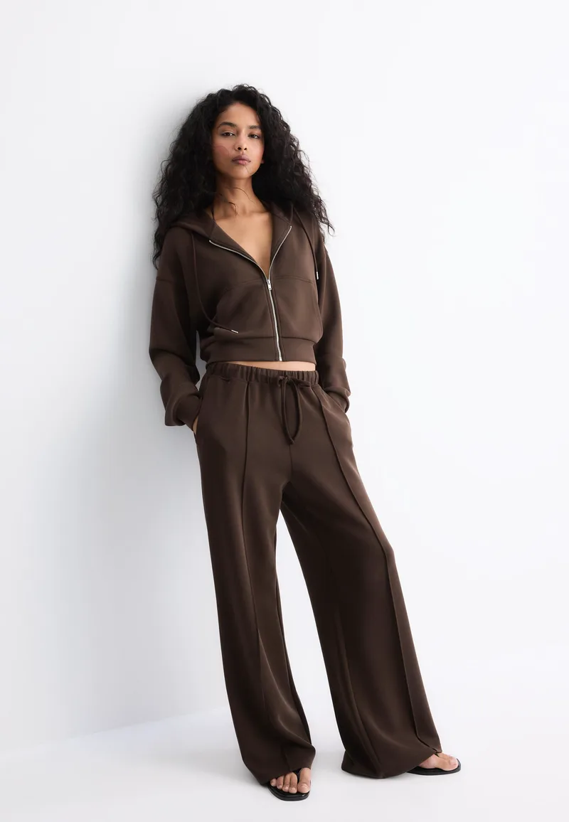Stradivarius Jogger Παντελόνι Φαρδύ Μπαντζάκι Με Ραφή Και Απαλή Υφή Καφέ Xl