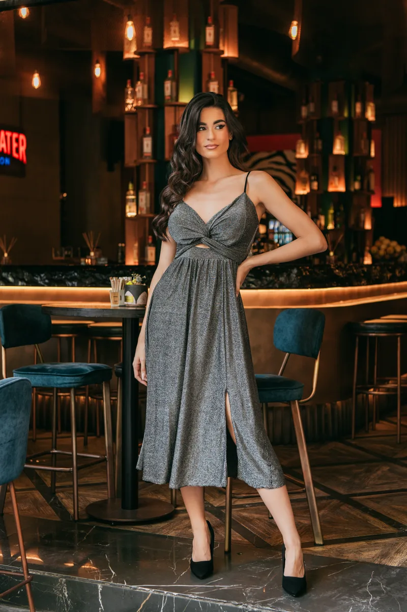 ΦΟΡΕΜΑ LUREX ΜΕ ΔΕΣΙΜΟ ΣΤΟ ΣΤΗΘΟΣ Ασημί