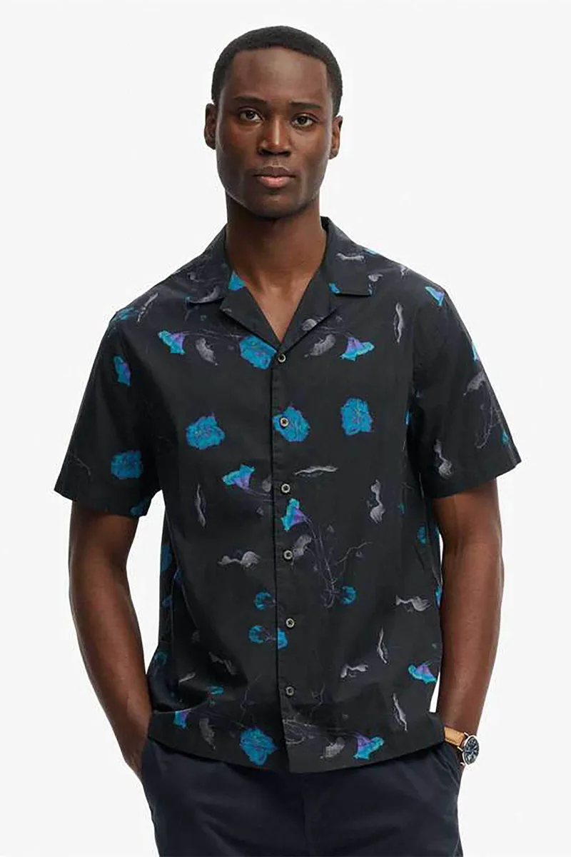 Superdry ανδρικό κοντομάνικο πουκάμισο με all-over print Relaxed Fit "Cabana Print" - M4011137A Μπλε Σκούρο