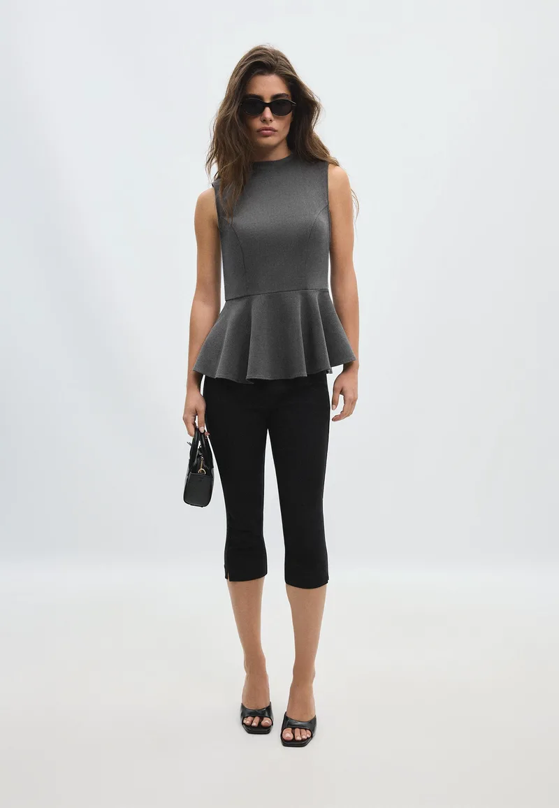 Stradivarius Αμάνικο Τοπ Peplum Με Ψηλή Λαιμόκοψη Γκρι Περλέ S