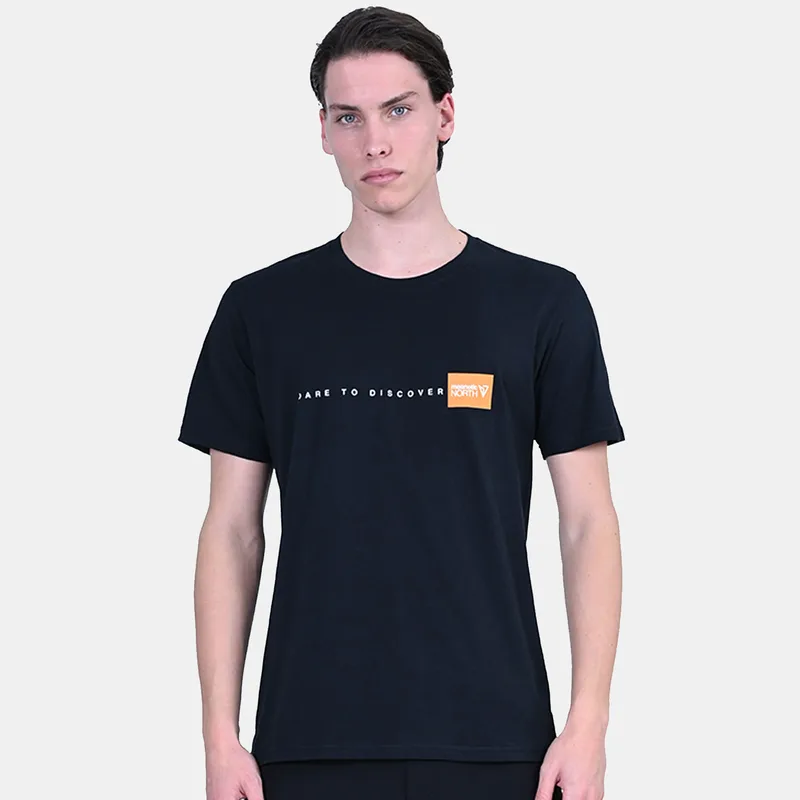 MAGNETIC NORTH DARE TO DISCOVER GRAPHIC T-SHIRT ΜΑΥΡΟ