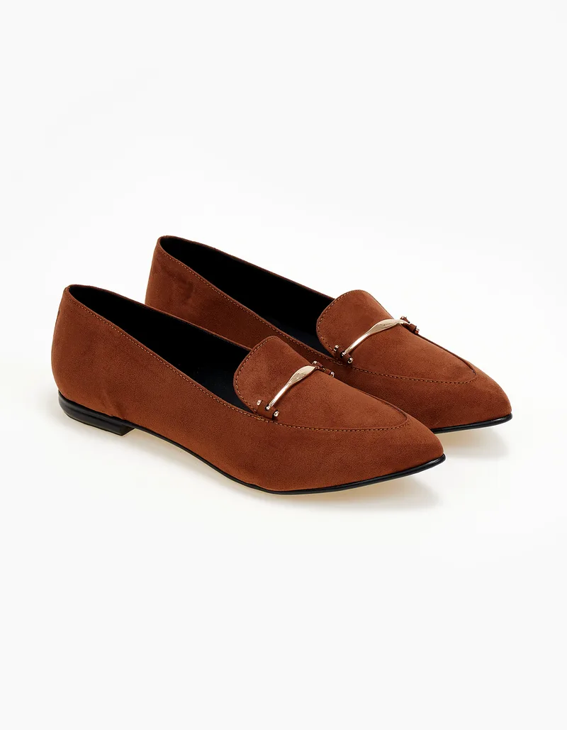 Μυτερά καστόρινα loafers με μεταλλική λεπτομέρεια - Ταμπά