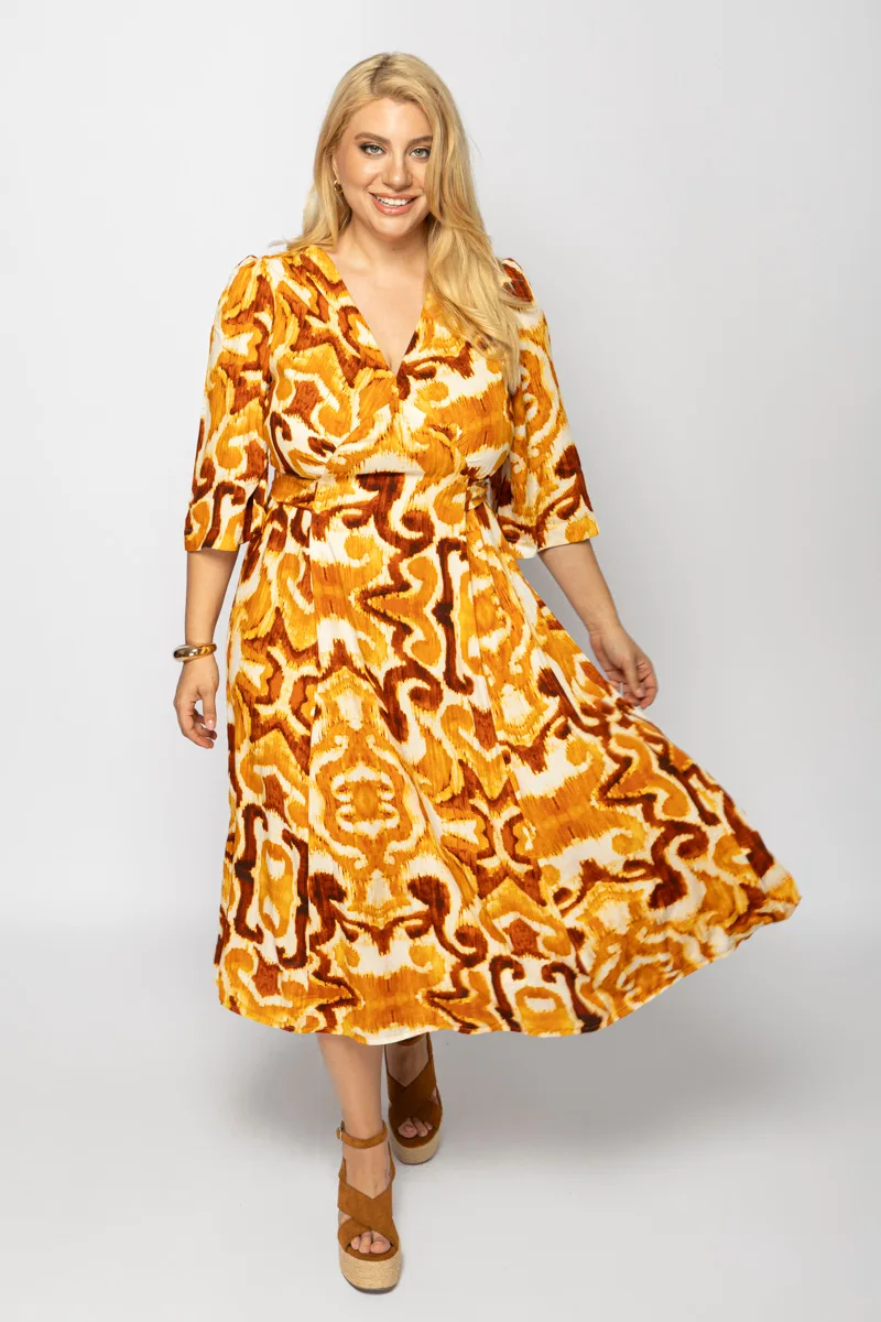 Φόρεμα εμπριμέ V με δέσιμο σε χρώμα εκάι plus size