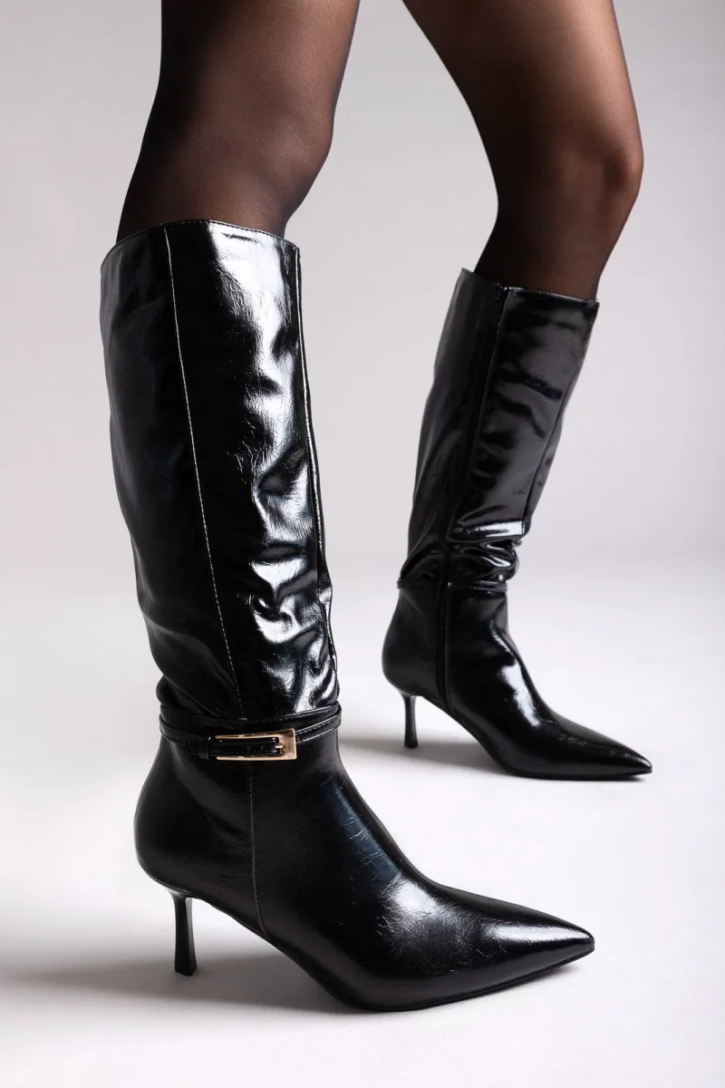 Ideal shoes Pointed Boots with Buckle Strap - 5274-1 - Black Crinkled Patent