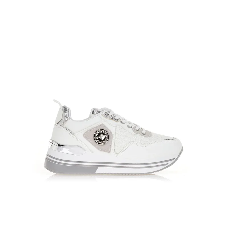 Sneakers με ανάγλυφο σχέδιο και αγκράφα ΛΕΥΚΟ