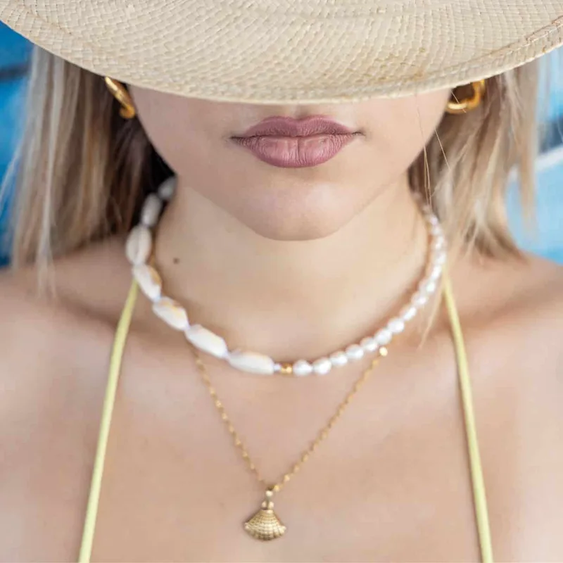 Χειροποίητο κολιέ choker Cuoro με κοχύλια και μαργαριτάρια
