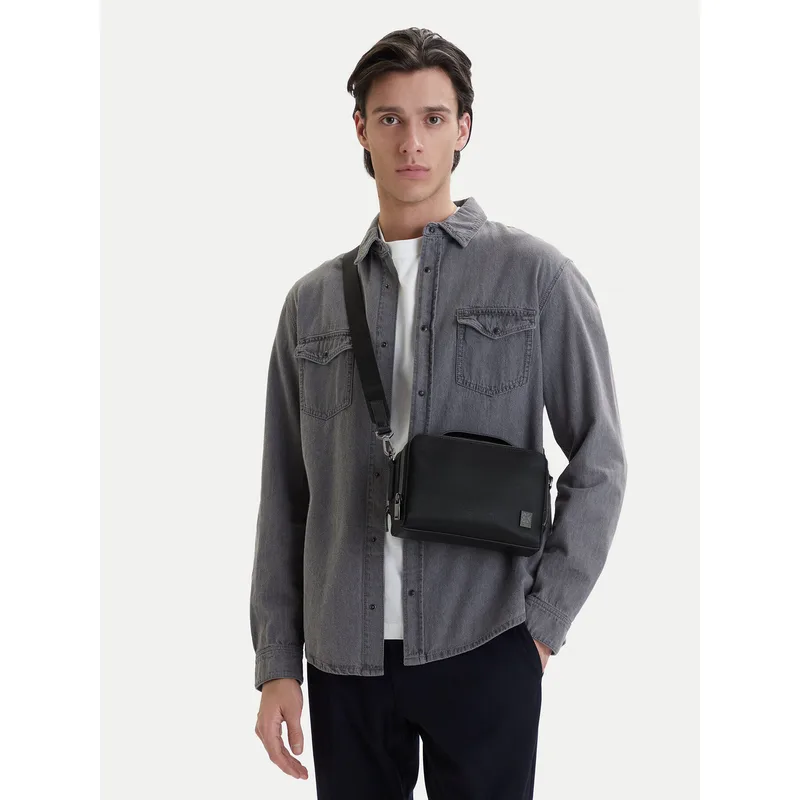 Τσαντάκι Calvin Klein Emblem Hw Camera Bag LV04D3291G Μαύρο