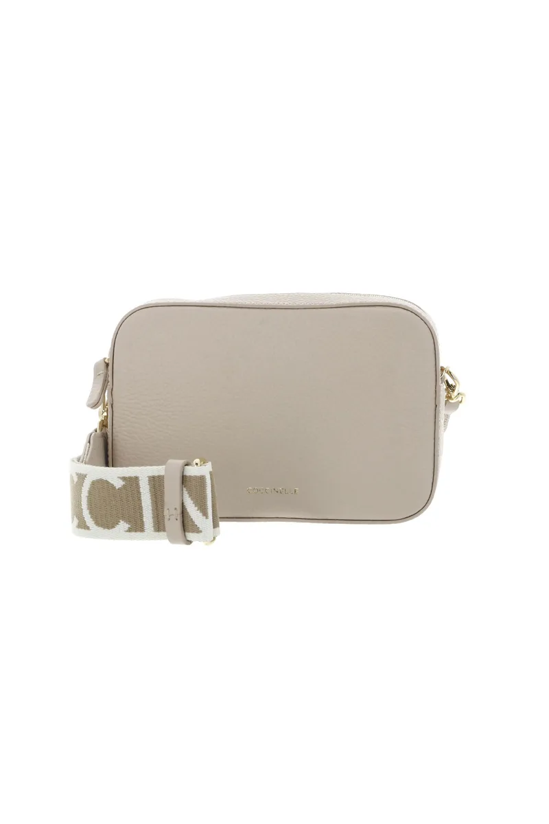 Coccinelle γυναικεία δερμάτινη τσάντα crossbody με μεταλλικό λογότυπο "Tebe" - E5MN5-55I101 Μπεζ