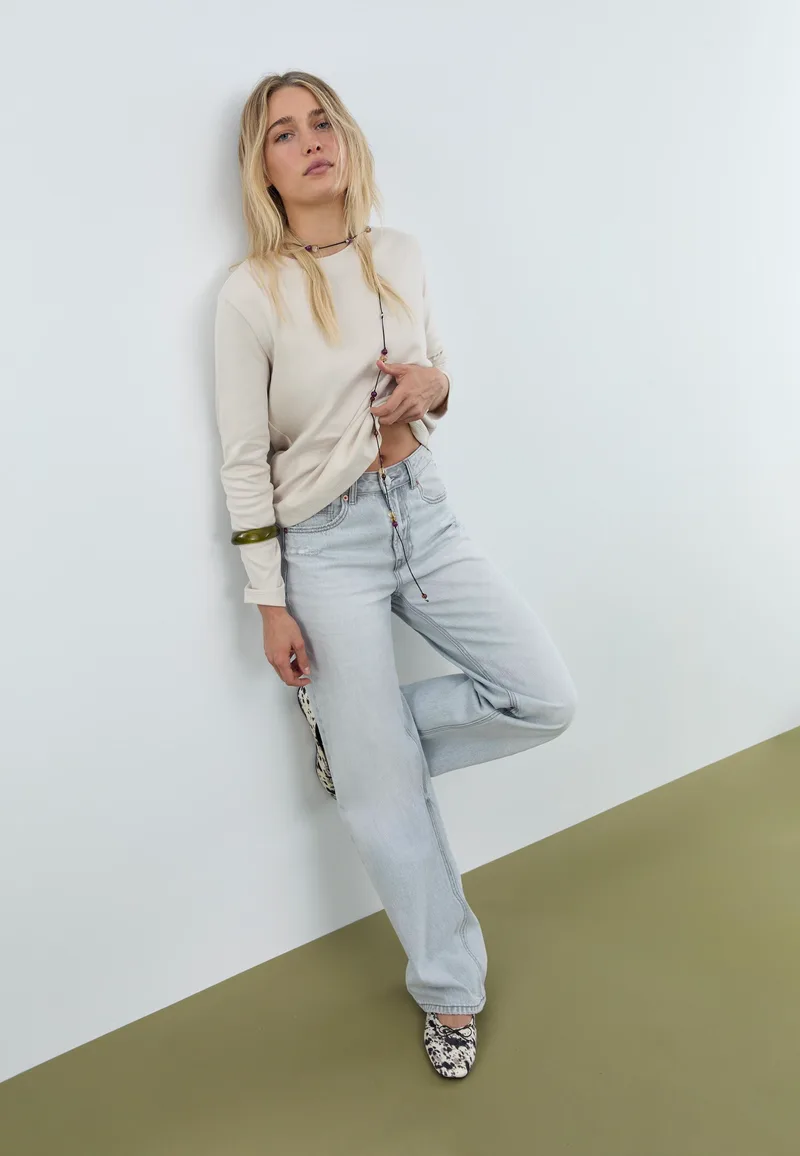 Stradivarius Βασικό Βαμβακερό Μπλουζάκι Κανονικής Γραμμής Πέτρα Xs