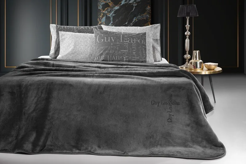 Κουβέρτα Βελουτέ Υπέρδιπλη Guy Laroche Logo Anthracite 220x240