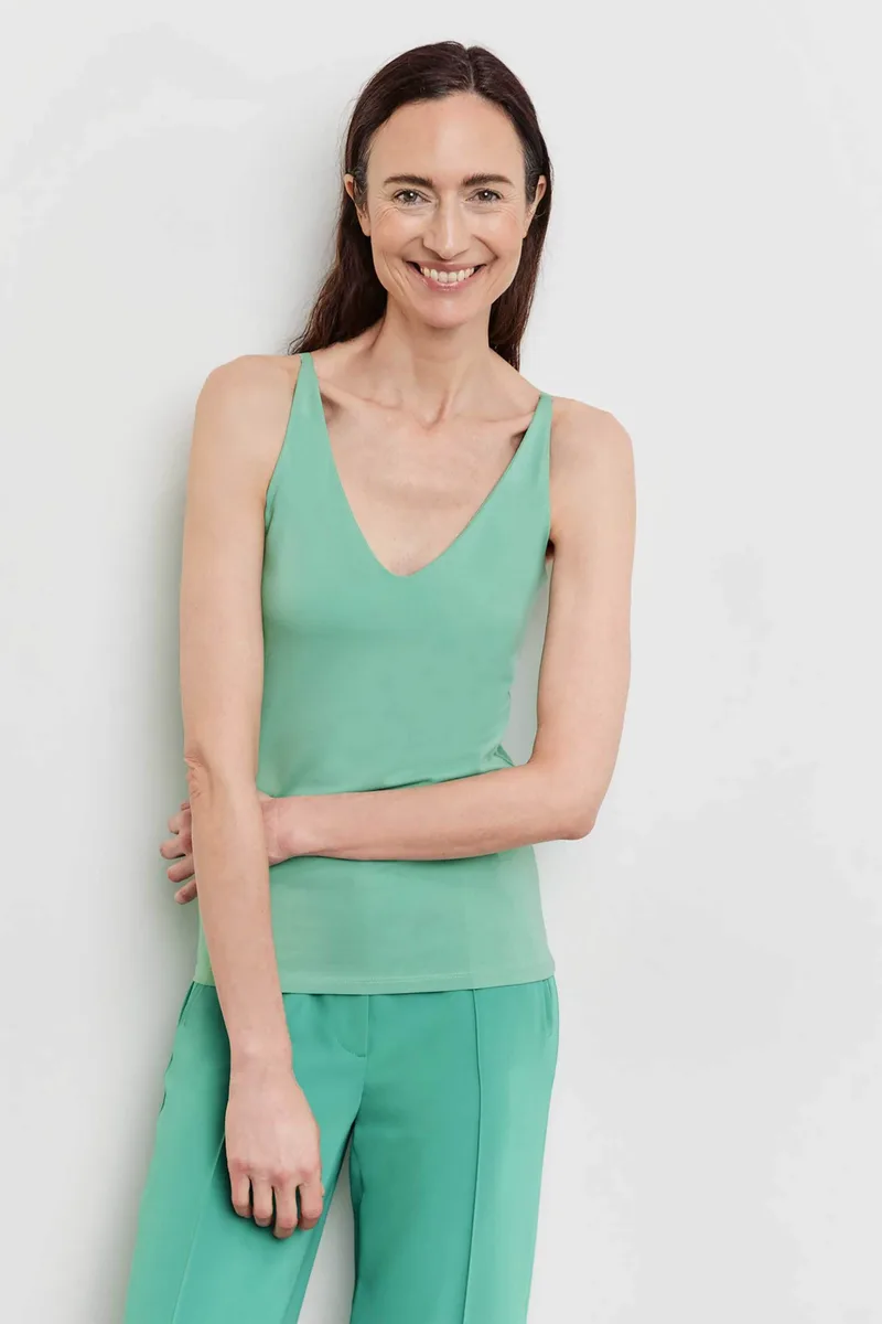 Gerry Weber γυναικείο αμάνικο τοπ μονόχρωμο με V - 370200-35005 Πράσινο