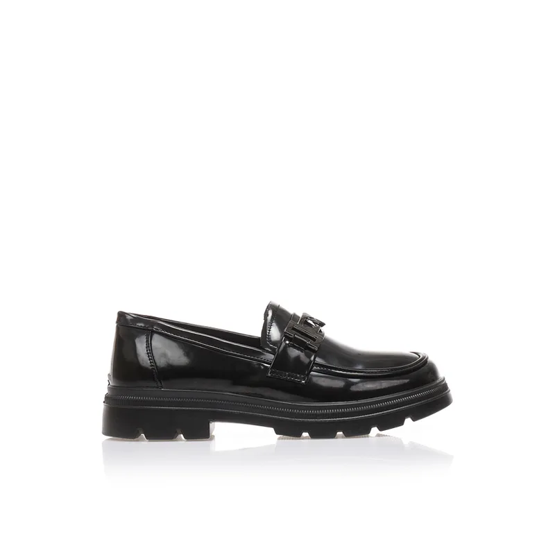 Oxfords μαύρα λουστρίνι με διακοσμητική αγκράφα ΜΑΥΡΟ