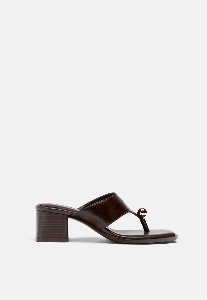 Stradivarius Πέδιλα Με Φαρδύ Τακούνι Και Λεπτομέρεια Thong Καφέ 40