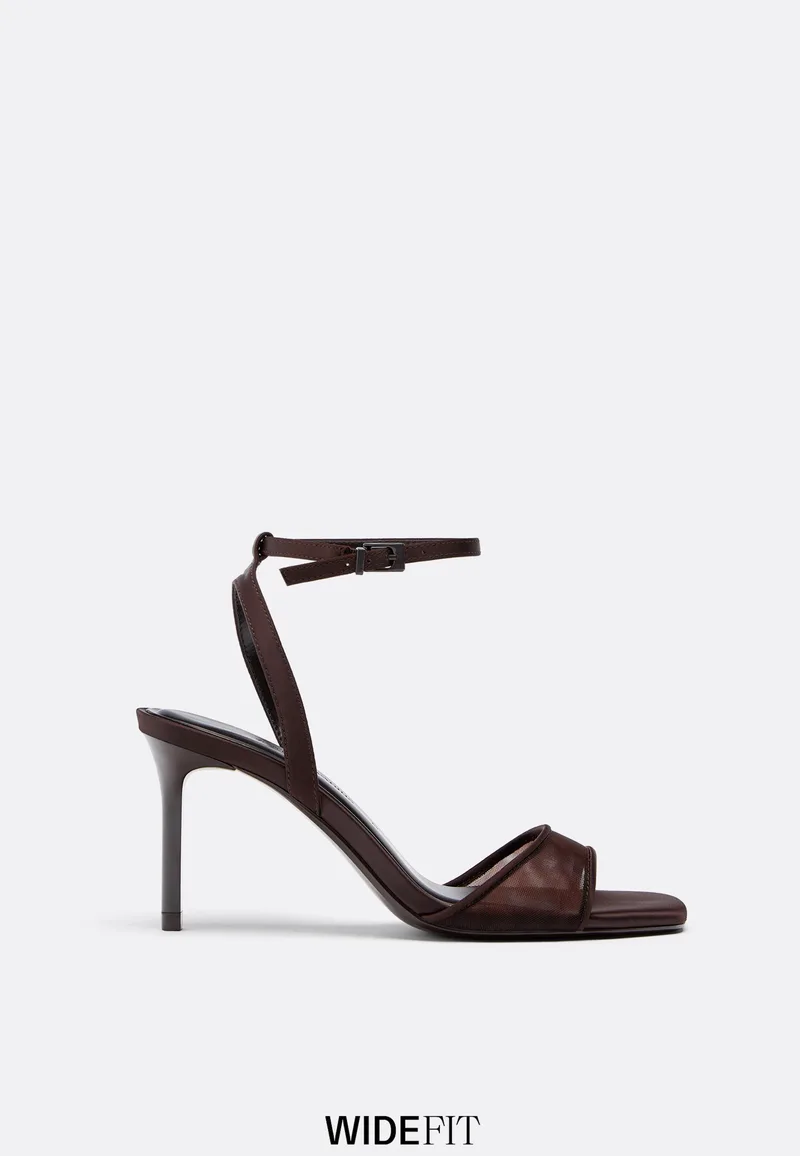 Stradivarius Wide Fit. Σανδάλια Με Τακούνι Στιλέτο Τούλινο Καφέ 39
