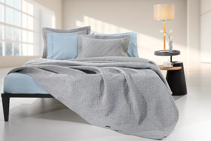 Κουβέρτα Polycotton King 245x260εκ. Pattern Black-White Guy Laroche (Ύφασμα: 60% Cotton - 40% Polyester, Χρώμα: Λευκό, Μέγεθος: King Size) - Guy Laroche - 5206480655364