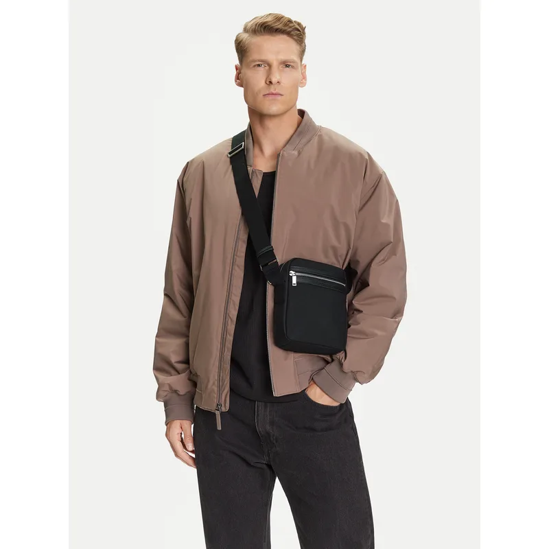 Τσαντάκι Calvin Klein Contrast Reporter LV04D3175G Μαύρο