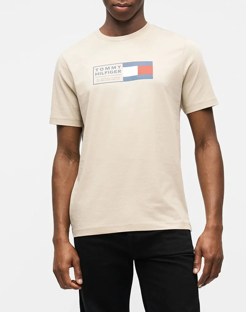 TOMMY HILFIGER BRAND LOVE TEXT BOX TEE MW0MW42366-RBT Biege