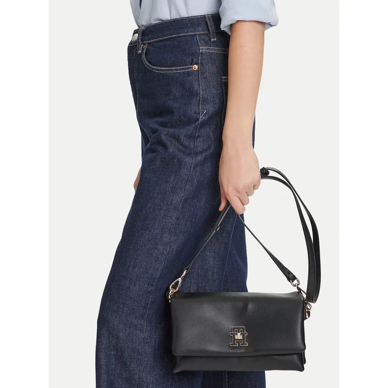 Τσάντα Tommy Hilfiger Th Modern Conv Crossover AW0AW17465 Μαύρο