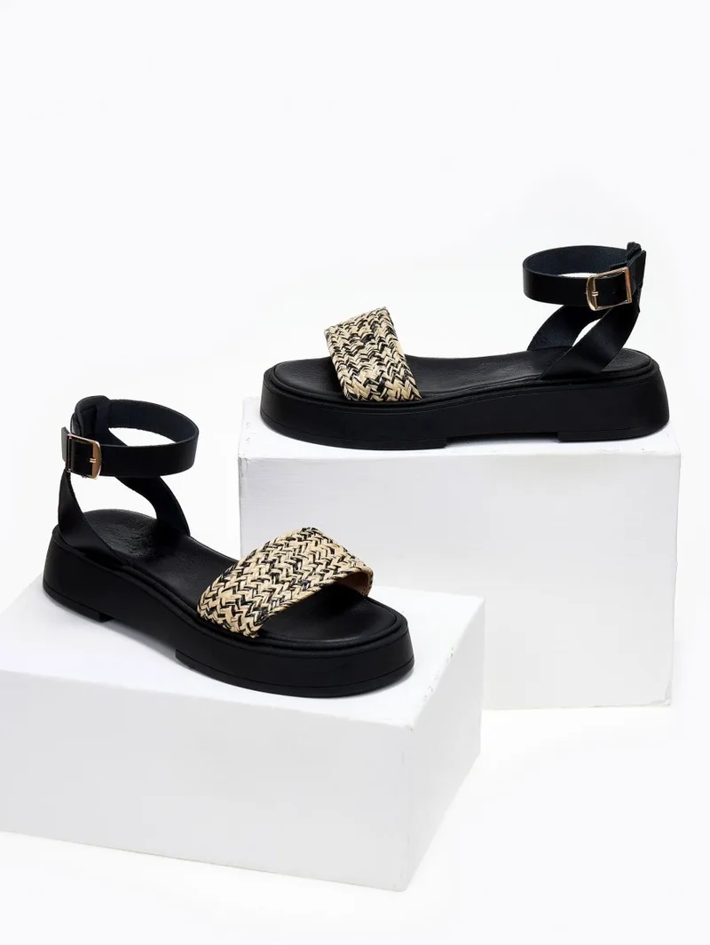 IRIS Leather Flatform Sandals - 23/37SK - Black