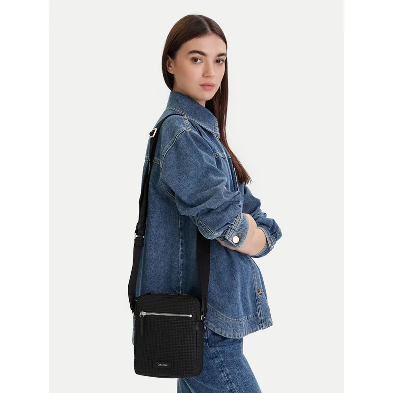 Τσαντάκι Calvin Klein Embossed Woven Reporter LV04D3208G Μαύρο
